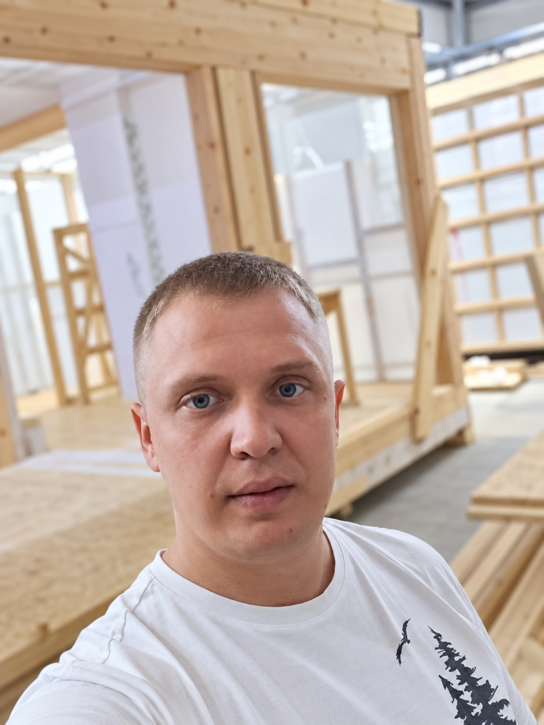 Андрей на производстве АДС-Модуль в Иркутске